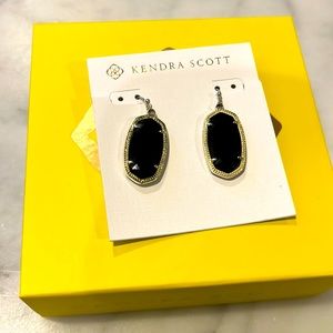Kendra Scott Dani Drop Earrings in Gold and Black.